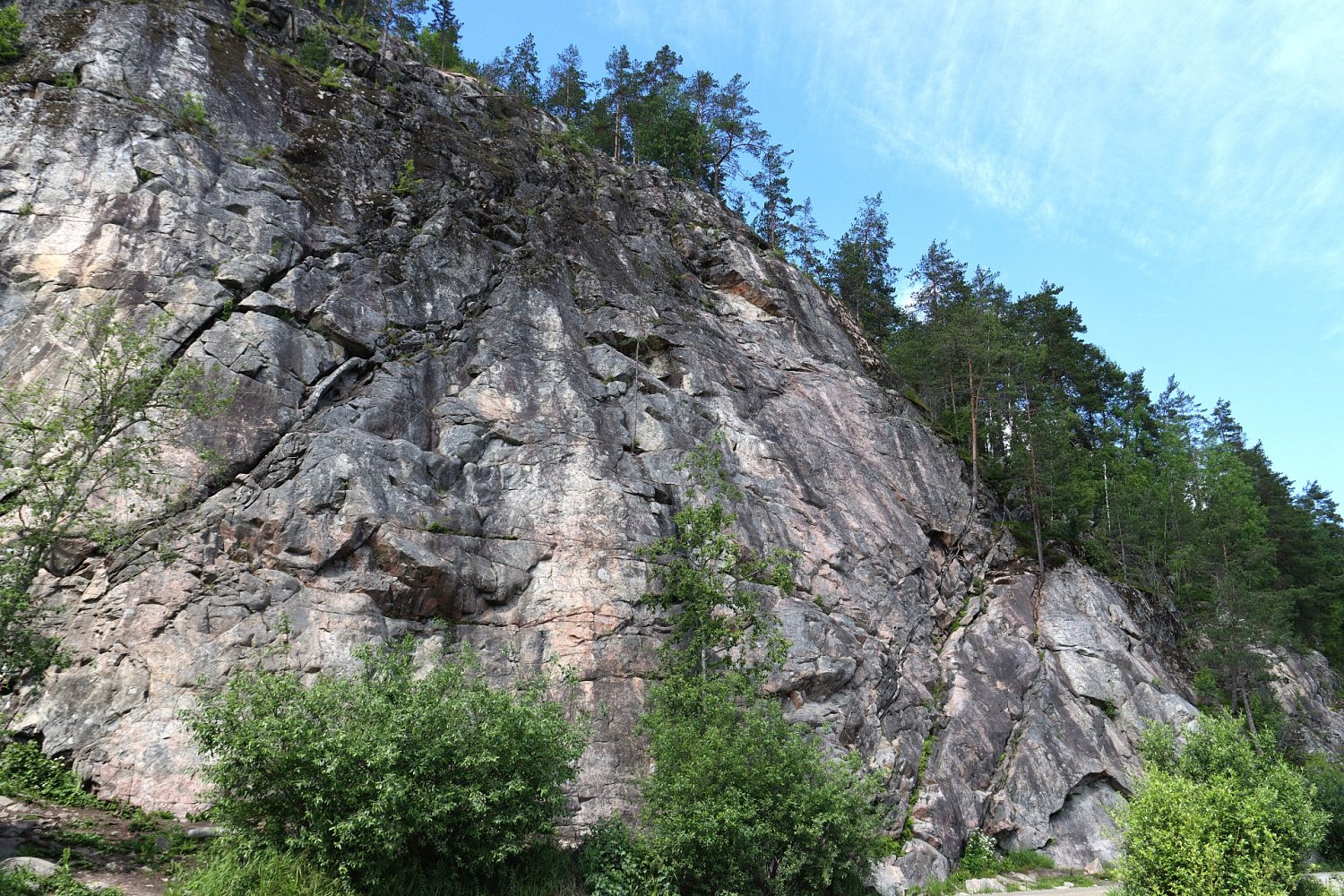 Скальный парк «Змеиная гора» для практического ознакомления и отработки навыков скального лазания