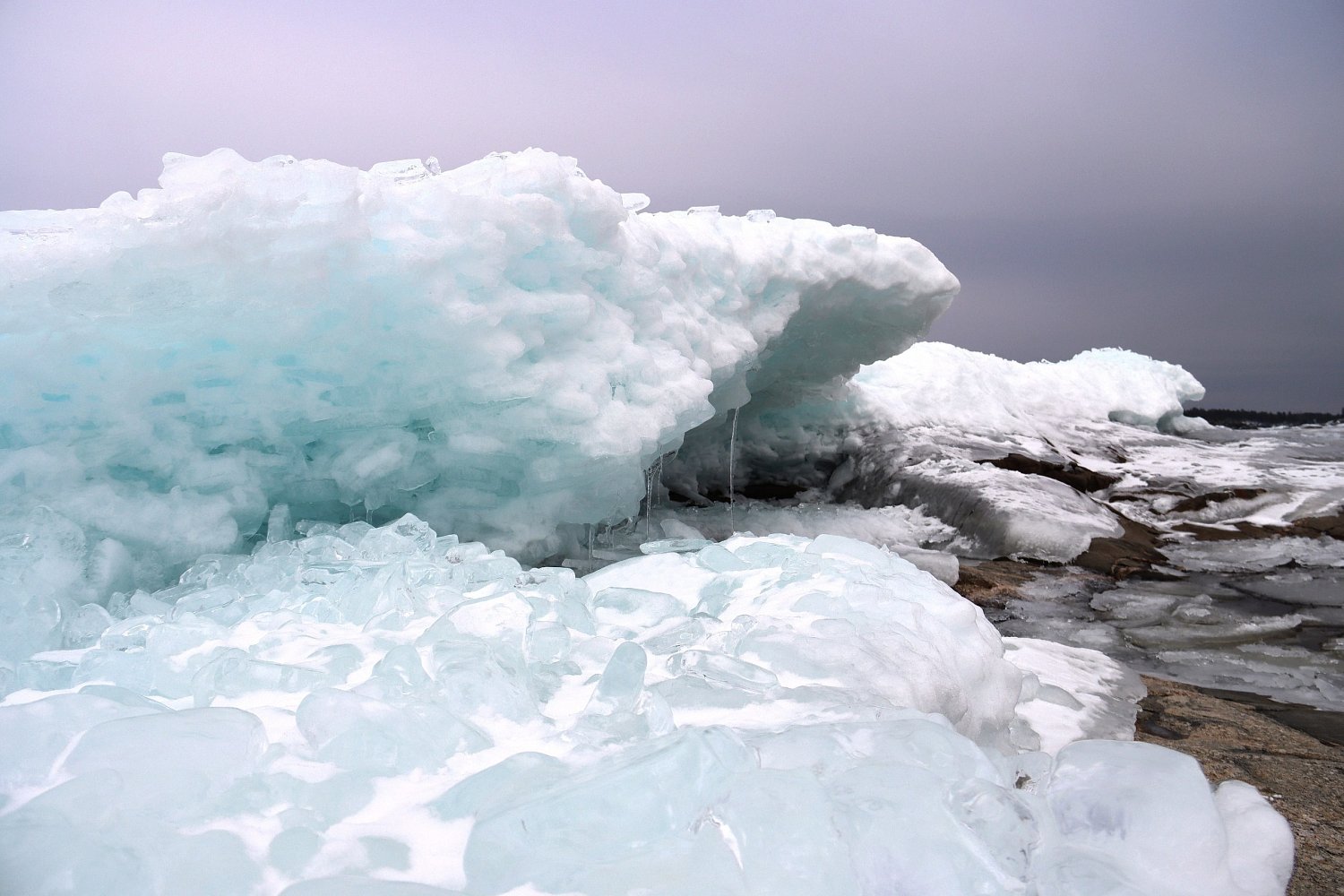 Торосы: как рождаются ледяные завалы на Ладоге