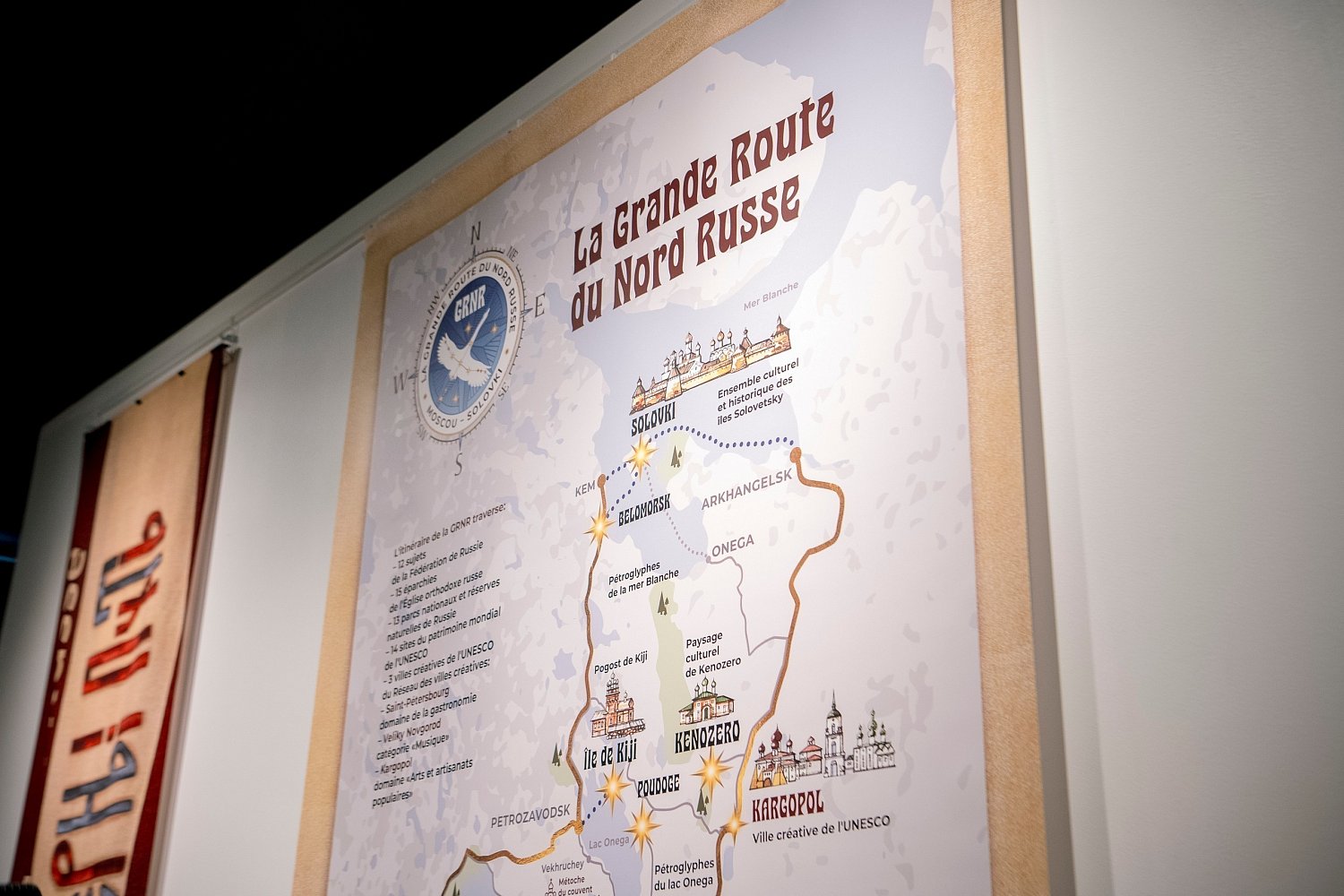 Париж соединился с Русским Севером: открыта выставка «Золотая нить столетий»