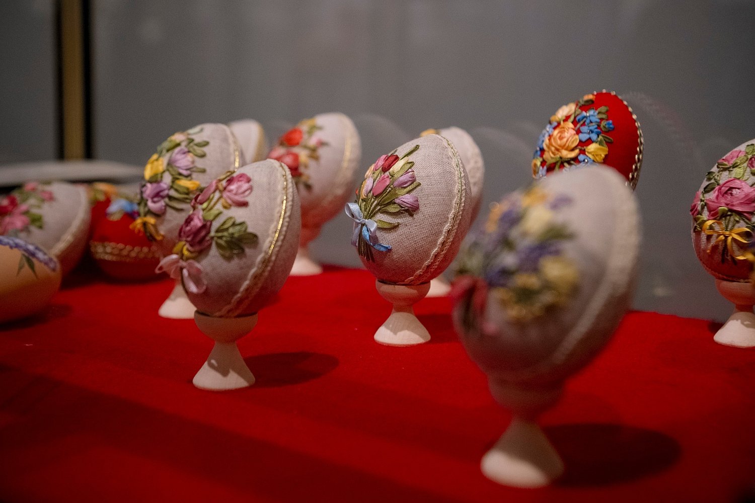 Париж соединился с Русским Севером: открыта выставка «Золотая нить столетий»