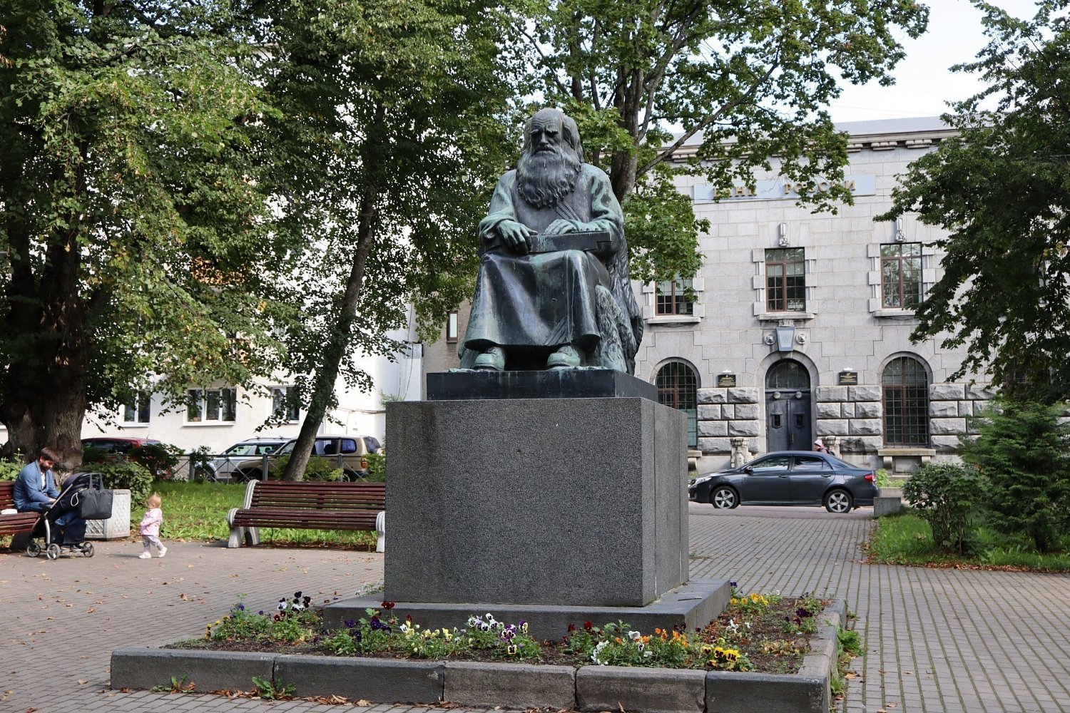 Памятник рунопевцу в г. Сортавала. Фото Ю. Лазаревой